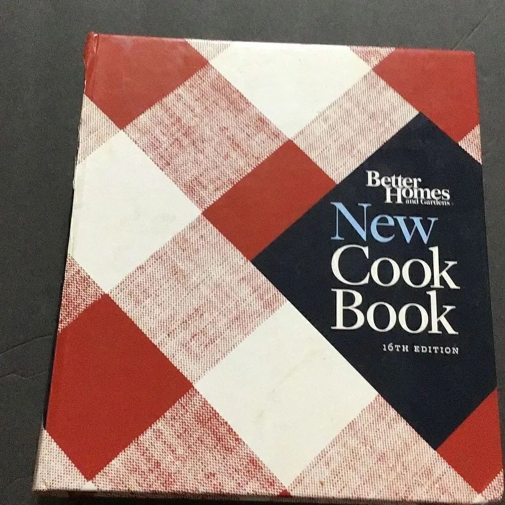 Cookbook vintage, Better Homes & Gardens Small damage to the spine shown 